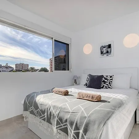 019 Stylish 3 Bed Ibensa Square Apt, Near & Bars *