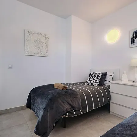 019 Stylish 3 Bed Ibensa Square Apt, Near & Bars Apartman Benalmádena