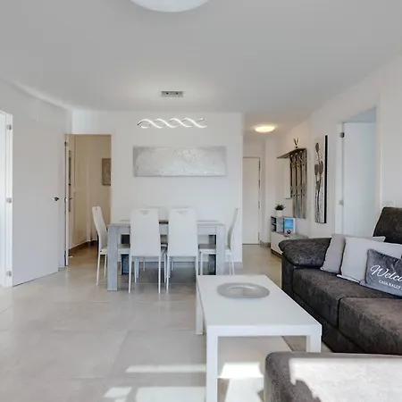 019 Stylish 3 Bed Ibensa Square Apt, Near & Bars