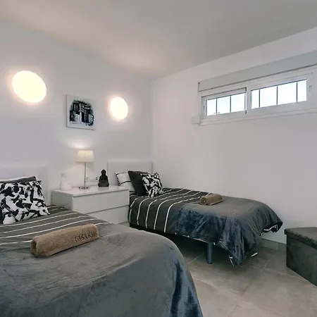 019 Stylish 3 Bed Ibensa Square Apt, Near & Bars