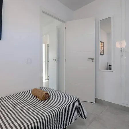 019 Stylish 3 Bed Ibensa Square Apt, Near & Bars *