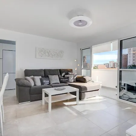 019 Stylish 3 Bed Ibensa Square Apt, Near & Bars * Benalmádena