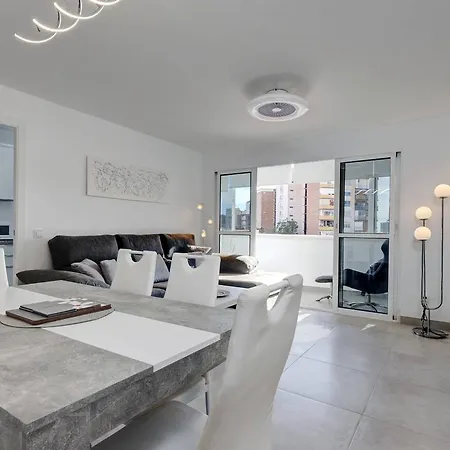 019 Stylish 3 Bed Ibensa Square Apt, Near & Bars