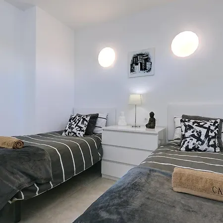 Apartman 019 Stylish 3 Bed Ibensa Square Apt, Near & Bars Benalmádena