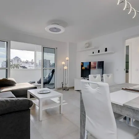 019 Stylish 3 Bed Ibensa Square Apt, Near & Bars * Benalmádena