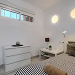 019 Stylish 3 Bed Ibensa Square Apt, Near & Bars