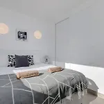 019 Stylish 3 Bed Ibensa Square Apt, Near & Bars דירה *