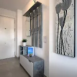 דירה 019 Stylish 3 Bed Ibensa Square Apt, Near & Bars *