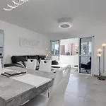 019 Stylish 3 Bed Ibensa Square Apt, Near & Bars