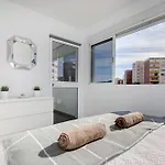 019 Stylish 3 Bed Ibensa Square Apt, Near & Bars דירה *