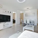 019 Stylish 3 Bed Ibensa Square Apt, Near & Bars דירה בנאלמדנה