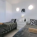 דירה 019 Stylish 3 Bed Ibensa Square Apt, Near & Bars בנאלמדנה