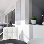 019 Stylish 3 Bed Ibensa Square Apt, Near & Bars *