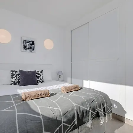 019 Stylish 3 Bed Ibensa Square Apt, Near & Bars Apartmán *