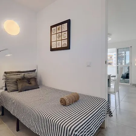 019 Stylish 3 Bed Ibensa Square Apt, Near & Bars Apartmán