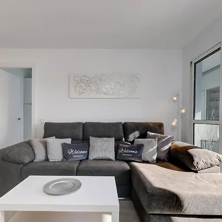 019 Stylish 3 Bed Ibensa Square Apt, Near & Bars דירה *