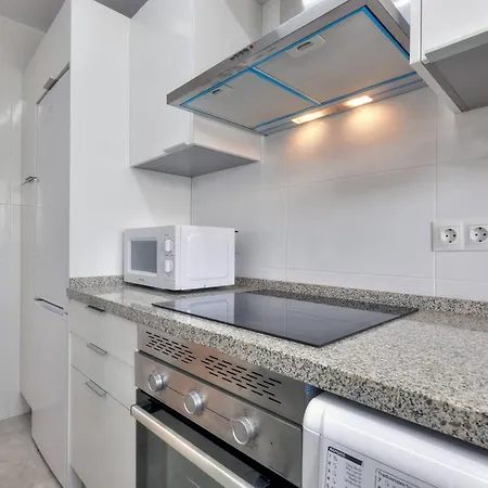 019 Stylish 3 Bed Ibensa Square Apt, Near & Bars Apartmán