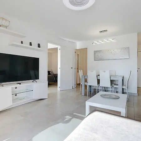 019 Stylish 3 Bed Ibensa Square Apt, Near & Bars Apartmán Benalmádena